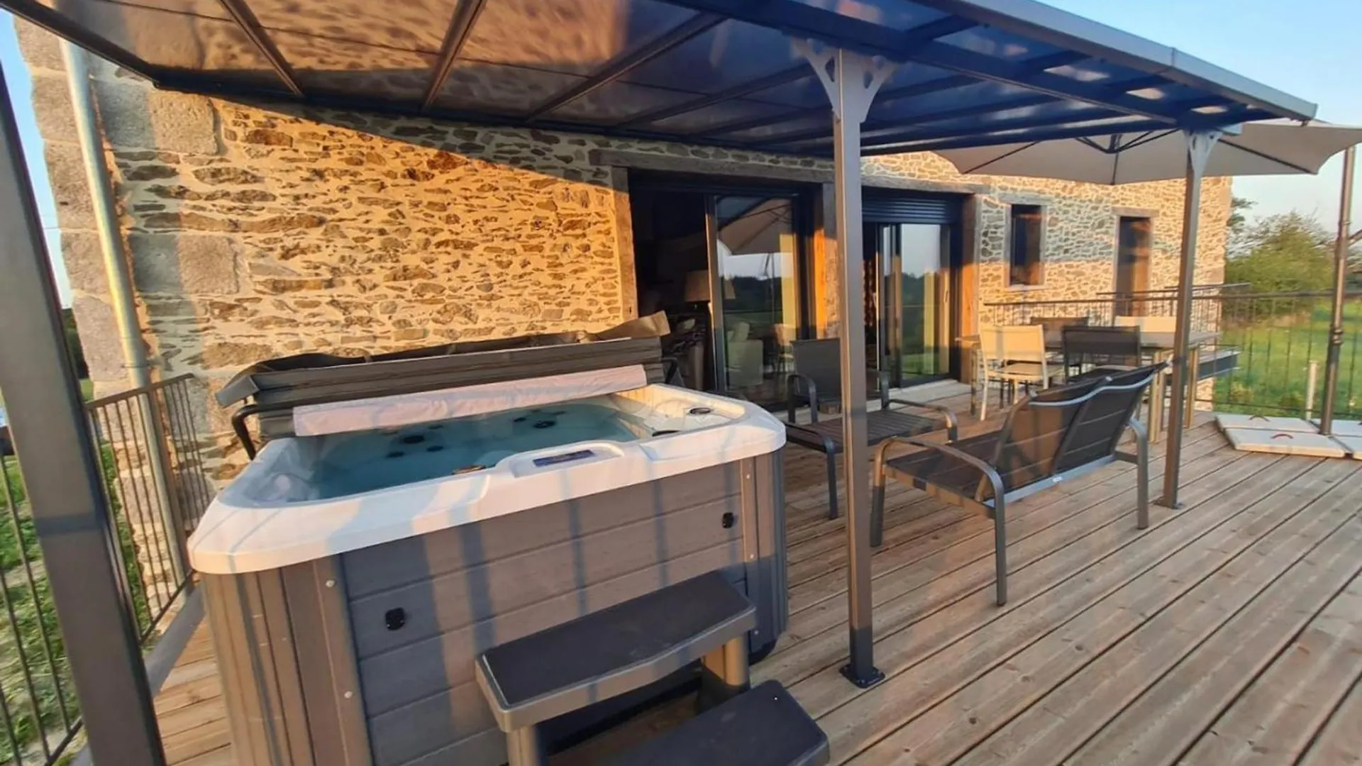Maison De Charme Avec Spa Privatif Et Terrasse Pres De Maurs - Fr-1-742-573 contacts